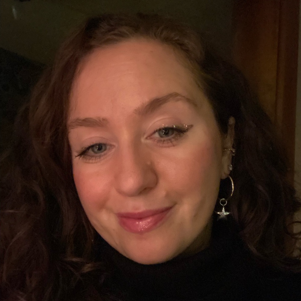 Meet your Posher, Simona